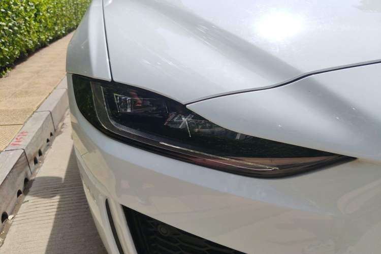 Used Jaguar XEL 2020 2.0T 200 PS R-DYNAMIC S Advanced Sport Edition Right Front Headlight