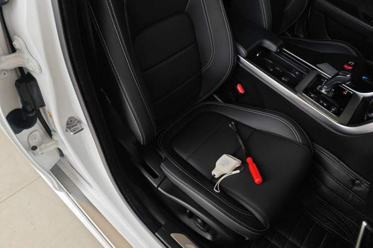 Used Jaguar XEL 2020 2.0T 200 PS R-DYNAMIC S Advanced Sport Edition Right Front Seat