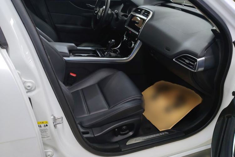 Used Jaguar XEL 2020 2.0T 200 PS S Advanced Elegance Edition Right Front Seat