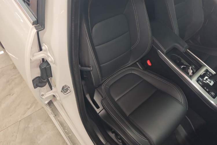 Used Jaguar XEL 2020 2.0T 200PS R-DYNAMIC Youth Sports Edition Right Front Seat