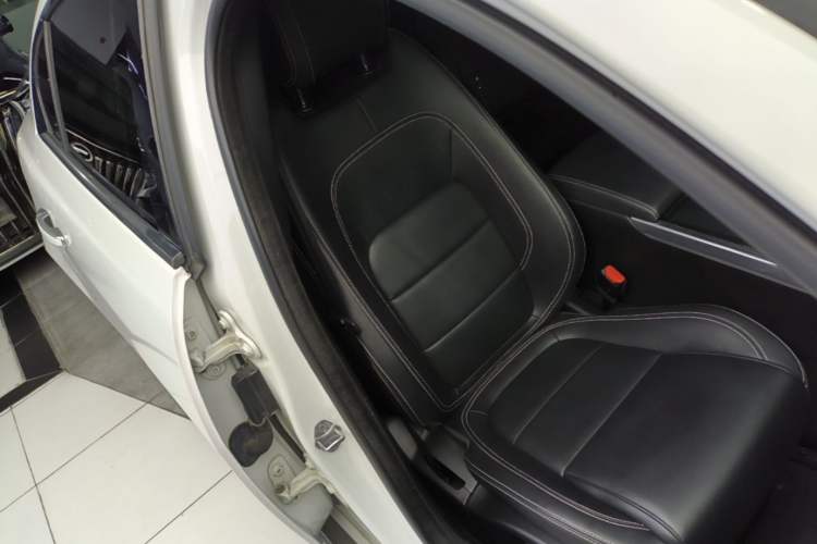 Used Jaguar XEL 2020 2.0T 200 PS R-DYNAMIC S Advanced Sport Edition Right Front Seat