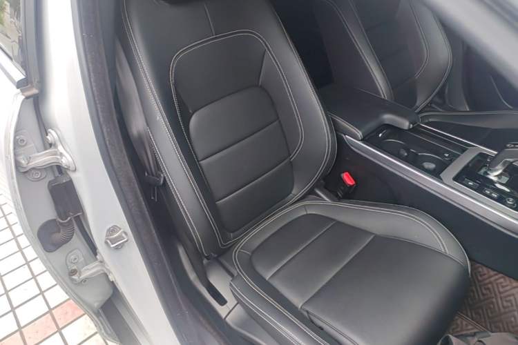 Used Jaguar XEL 2020 2.0T 200PS R-DYNAMIC Youth Sports Edition Right Front Seat