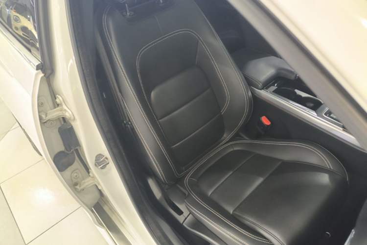 Used Jaguar XEL 2020 2.0T 200 PS R-DYNAMIC S Advanced Sport Edition Right Front Seat