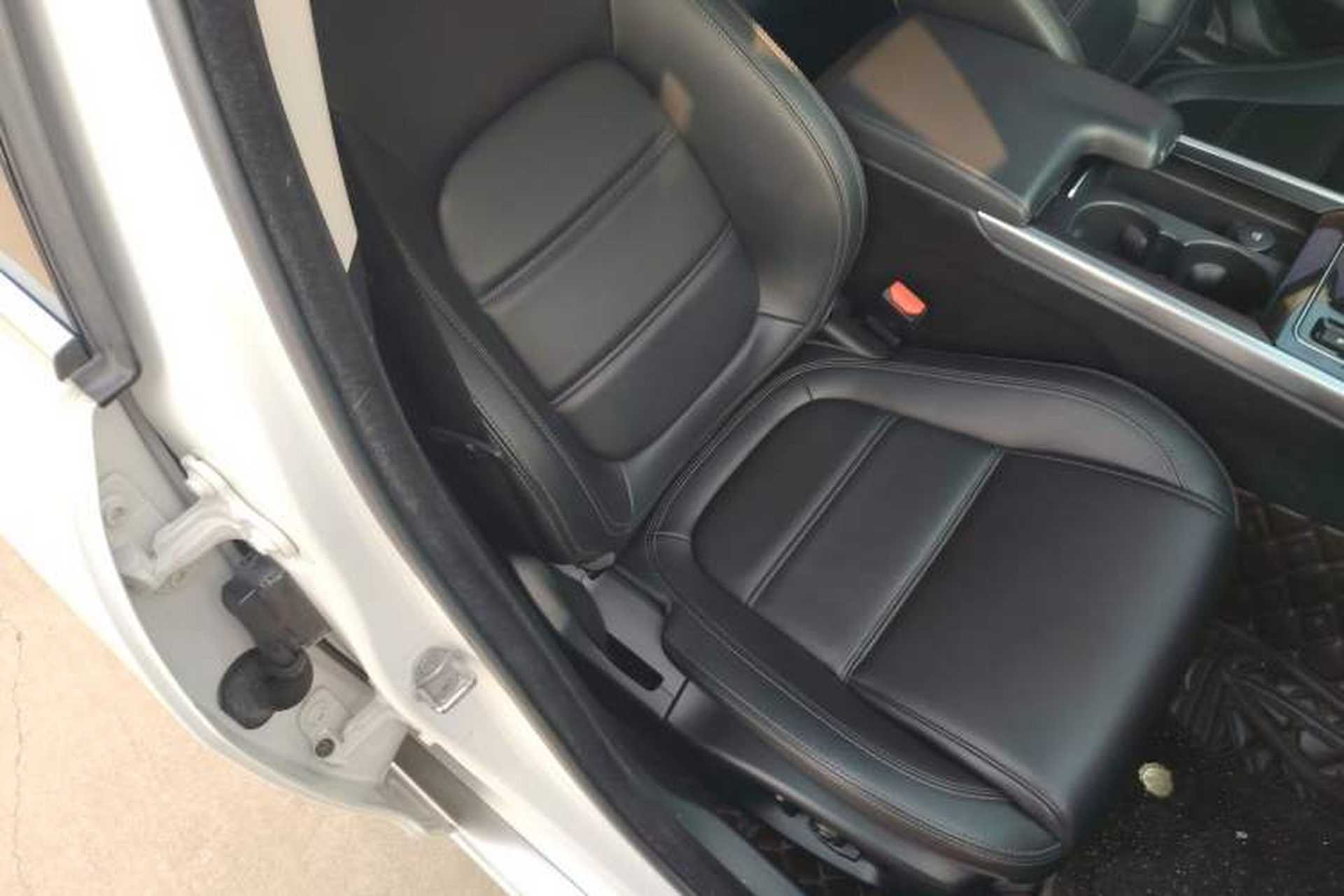 Used Jaguar XEL 2020 2.0T 200 PS S Advanced Elegance Edition Right Front Seat