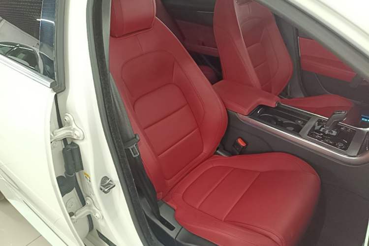 Used Jaguar XEL 2020 2.0T 200 PS R-DYNAMIC S Advanced Sport Edition Right Front Seat