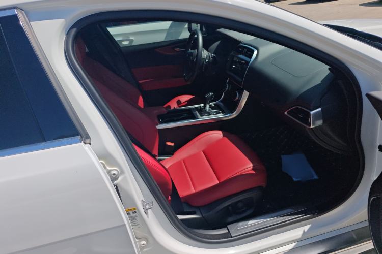Used Jaguar XEL 2020 2.0T 200 PS R-DYNAMIC S Advanced Sport Edition Right Front Seat