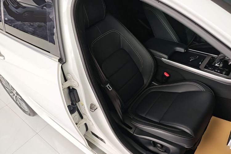 Used Jaguar XEL 2020 2.0T 200PS R-DYNAMIC Youth Sports Edition Right Front Seat
