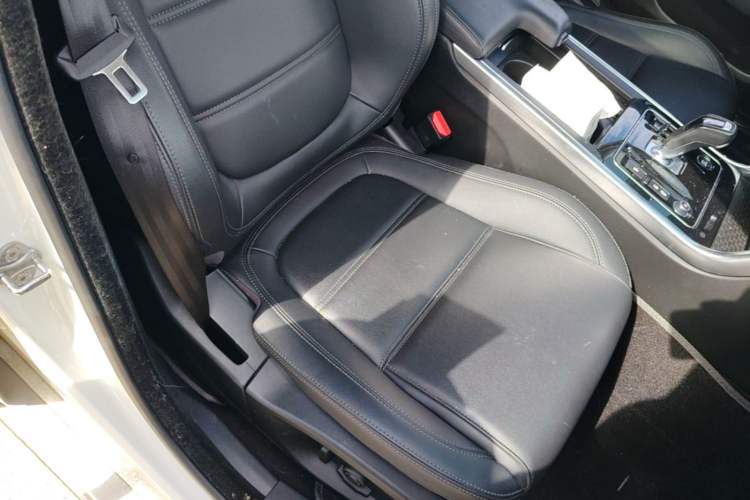 Used Jaguar XEL 2020 2.0T 200 PS S Advanced Elegance Edition Right Front Seat