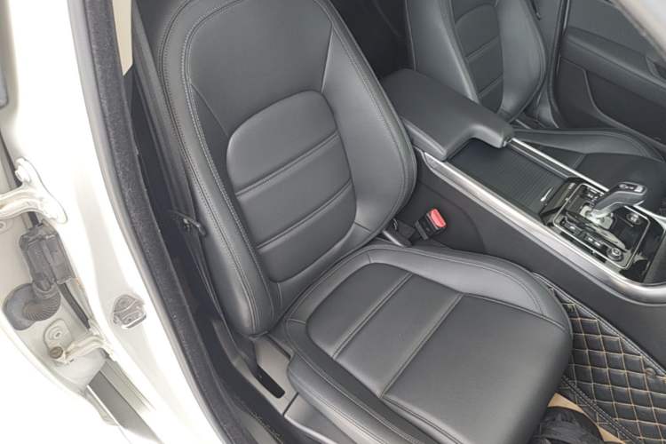 Used Jaguar XEL 2020 2.0T 250 PS SE Tech-Elegant Edition Right Front Seat