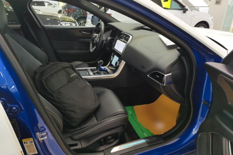 Used Jaguar XEL 2020 2.0T 200 PS R-DYNAMIC S Advanced Sport Edition Right Front Seat