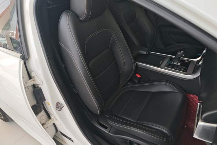 Used Jaguar XEL 2020 2.0T 200PS R-DYNAMIC Youth Sports Edition Right Front Seat