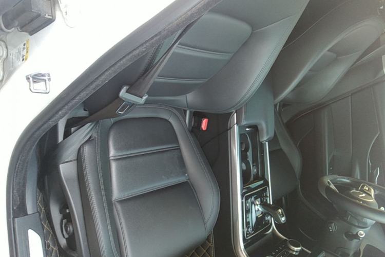 Used Jaguar XEL 2020 2.0T 200 PS S Advanced Elegance Edition Right Front Seat