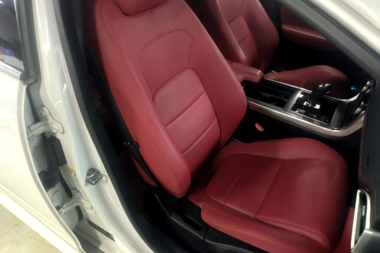 Used Jaguar XEL 2020 2.0T 200 PS R-DYNAMIC S Advanced Sport Edition Right Front Seat