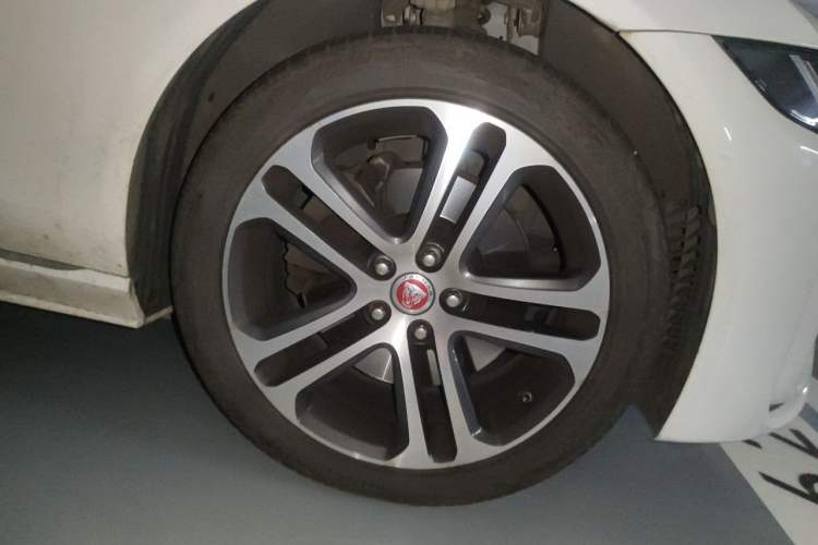 Used Jaguar XEL 2020 2.0T 200PS R-DYNAMIC Youth Sports Edition Right Front Wheel Hub