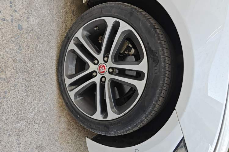 Used Jaguar XEL 2020 2.0T 200 PS R-DYNAMIC S Advanced Sport Edition Right Front Wheel Hub