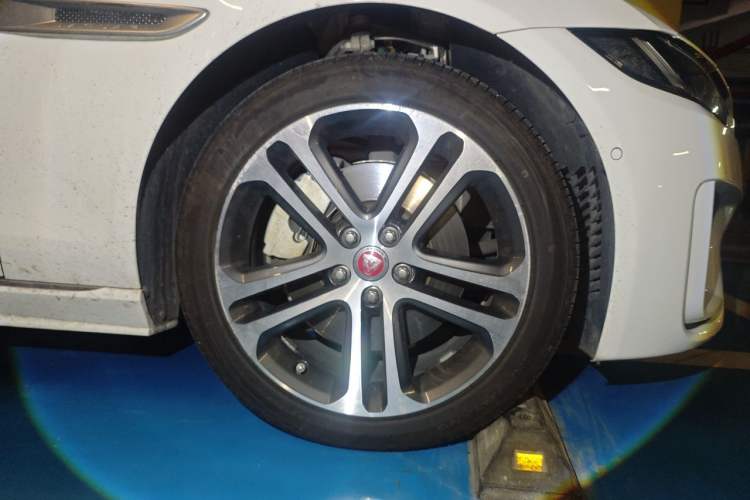 Used Jaguar XEL 2020 2.0T 200PS R-DYNAMIC Youth Sports Edition Right Front Wheel Hub
