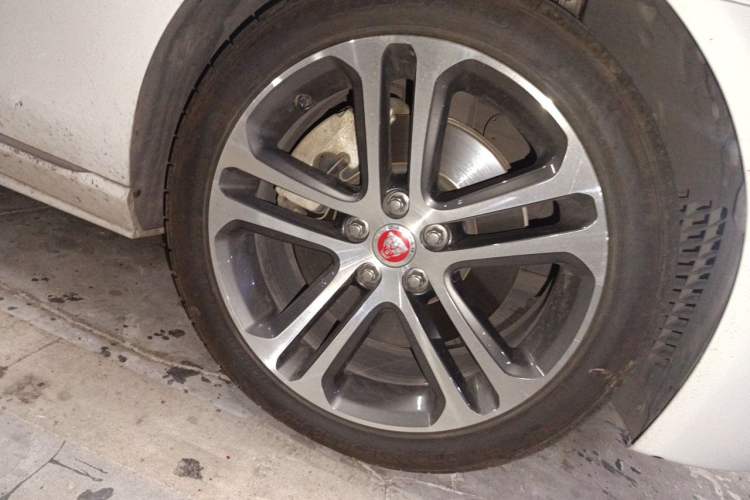 Used Jaguar XEL 2020 2.0T 200PS R-DYNAMIC Youth Sports Edition Right Front Wheel Hub