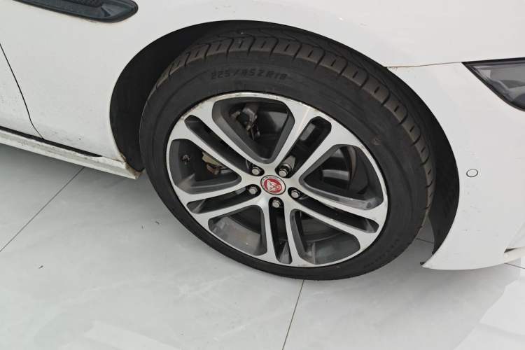 Used Jaguar XEL 2020 2.0T 200 PS R-DYNAMIC S Advanced Sport Edition Right Front Wheel Hub