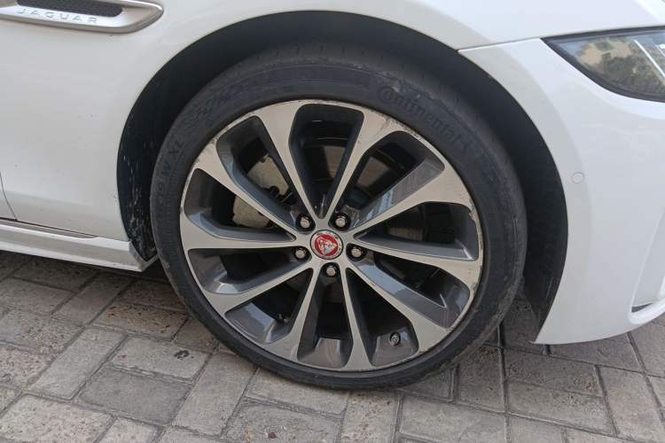 Used Jaguar XEL 2020 2.0T 200 PS R-DYNAMIC S Advanced Sport Edition Right Front Wheel Hub