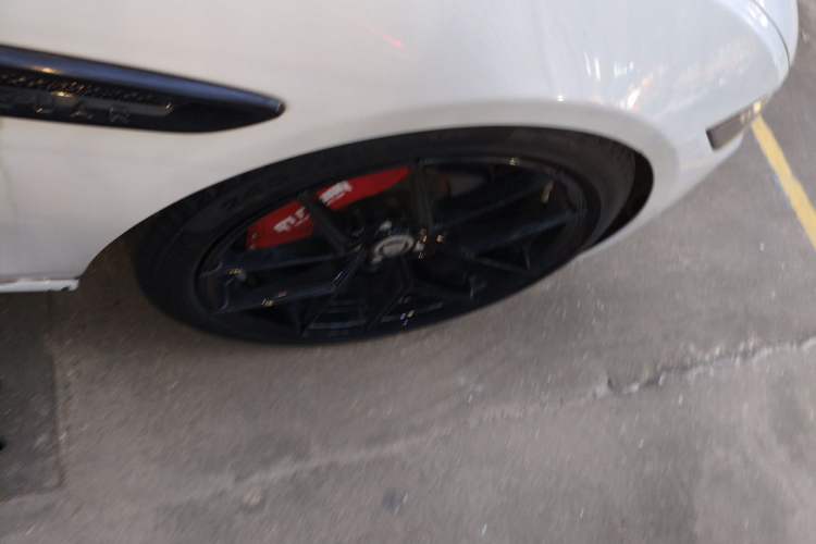Used Jaguar XEL 2020 2.0T 250 PS SE Tech-Elegant Edition Right Front Wheel Hub