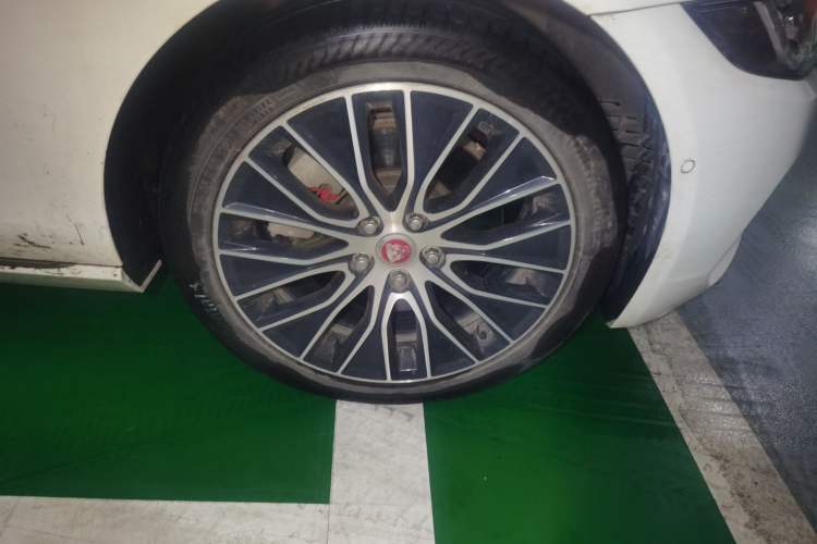 Used Jaguar XEL 2020 2.0T 250 PS SE Tech-Elegant Edition Right Front Wheel Hub