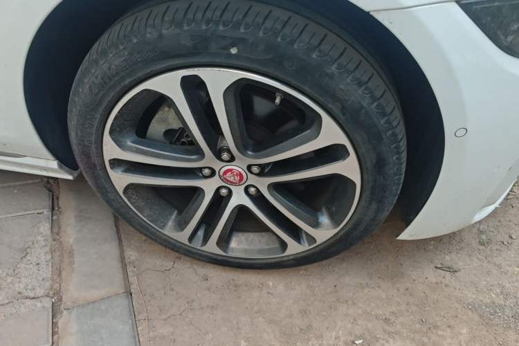 Used Jaguar XEL 2020 2.0T 200 PS R-DYNAMIC S Advanced Sport Edition Right Front Wheel Hub