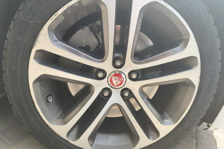Used Jaguar XEL 2020 2.0T 200 PS R-DYNAMIC S Advanced Sport Edition Right Front Wheel Hub