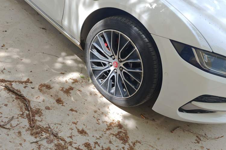 Used Jaguar XEL 2020 2.0T 250 PS SE Tech-Elegant Edition Right Front Wheel Hub