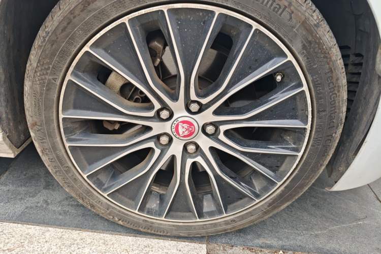 Used Jaguar XEL 2020 2.0T 200 PS R-DYNAMIC S Advanced Sport Edition Right Front Wheel Hub