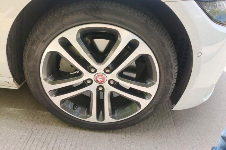 Used Jaguar XEL 2020 2.0T 200 PS R-DYNAMIC S Advanced Sport Edition Right Front Wheel Hub