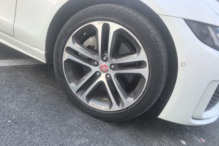 Used Jaguar XEL 2020 2.0T 200 PS R-DYNAMIC S Advanced Sport Edition Right Front Wheel Hub