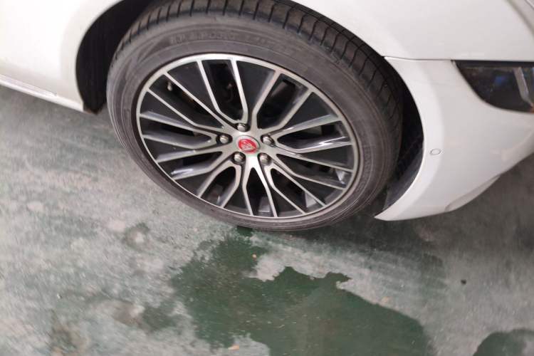 Used Jaguar XEL 2020 2.0T 200 PS S Advanced Elegance Edition Right Front Wheel Hub