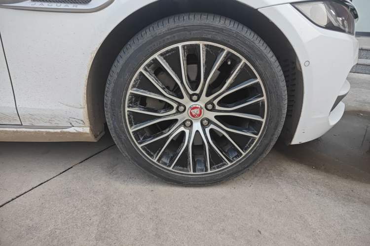 Used Jaguar XEL 2020 2.0T 200 PS S Advanced Elegance Edition Right Front Wheel Hub