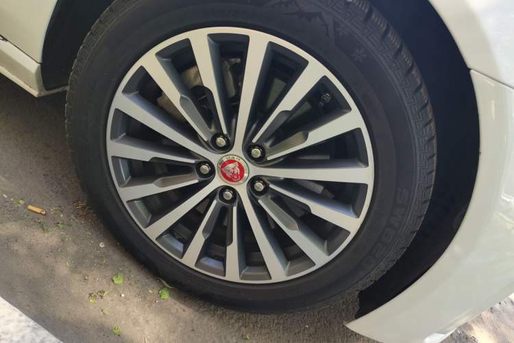 Used Jaguar XEL 2020 2.0T 200PS R-DYNAMIC Youth Sports Edition Right Front Wheel Hub