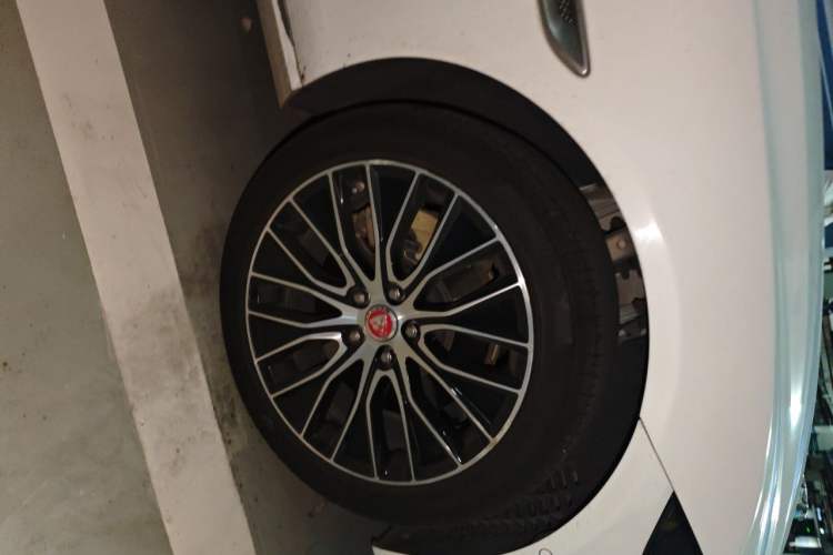 Used Jaguar XEL 2020 2.0T 200 PS S Advanced Elegance Edition Right Front Wheel Hub