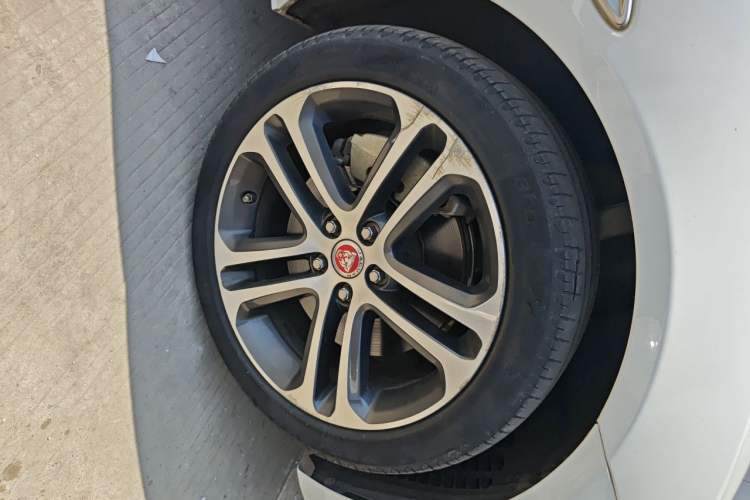 Used Jaguar XEL 2020 2.0T 200 PS R-DYNAMIC S Advanced Sport Edition Right Front Wheel Hub