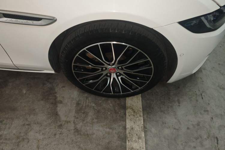 Used Jaguar XEL 2020 2.0T 200 PS S Advanced Elegance Edition Right Front Wheel Hub