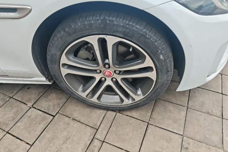 Used Jaguar XEL 2020 2.0T 200 PS R-DYNAMIC S Advanced Sport Edition Right Front Wheel Hub
