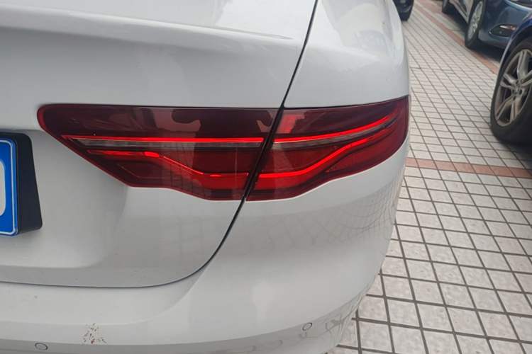 Used Jaguar XEL 2020 2.0T 200PS R-DYNAMIC Youth Sports Edition Right Rear Taillight