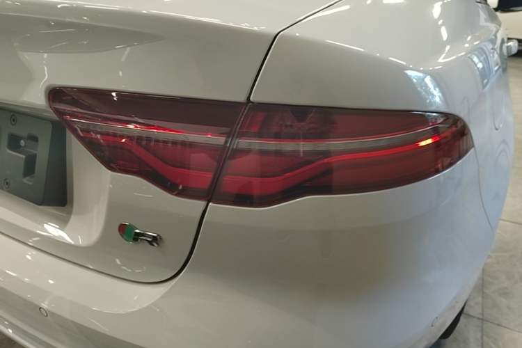 Used Jaguar XEL 2020 2.0T 200 PS R-DYNAMIC S Advanced Sport Edition Right Rear Taillight