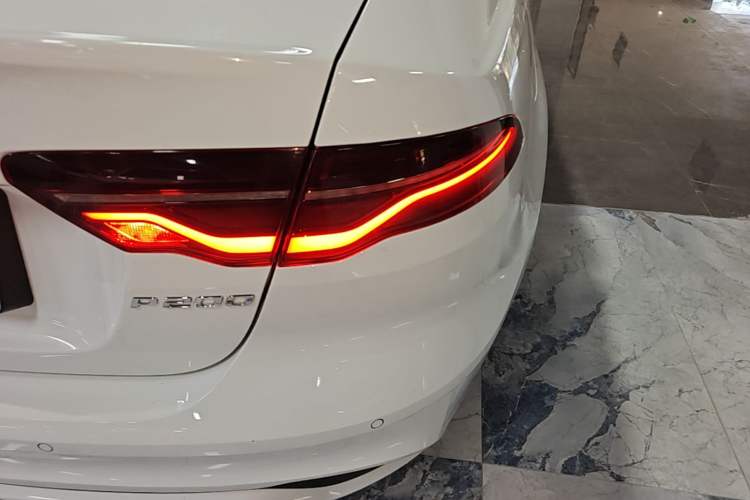 Used Jaguar XEL 2020 2.0T 200PS R-DYNAMIC Youth Sports Edition Right Rear Taillight