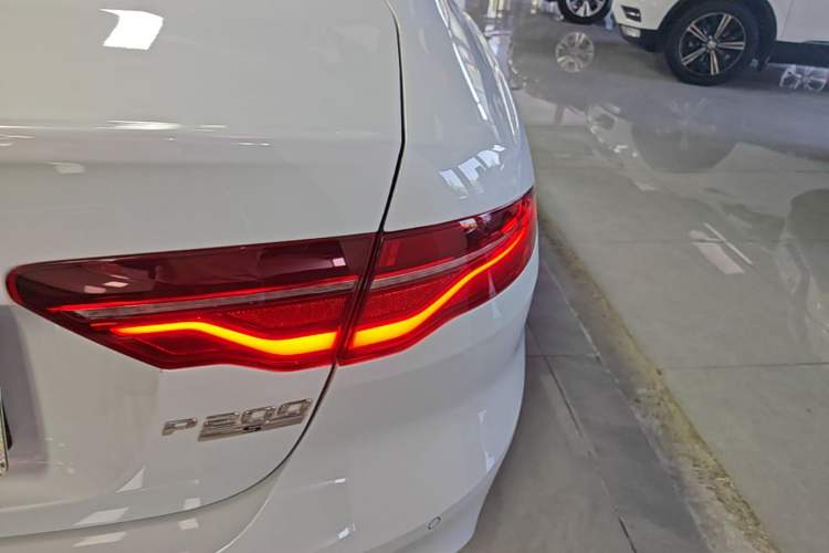 Used Jaguar XEL 2020 2.0T 200 PS R-DYNAMIC S Advanced Sport Edition Right Rear Taillight