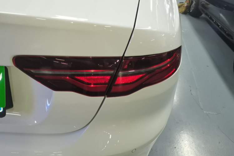 Used Jaguar XEL 2020 2.0T 200 PS R-DYNAMIC S Advanced Sport Edition Right Rear Taillight