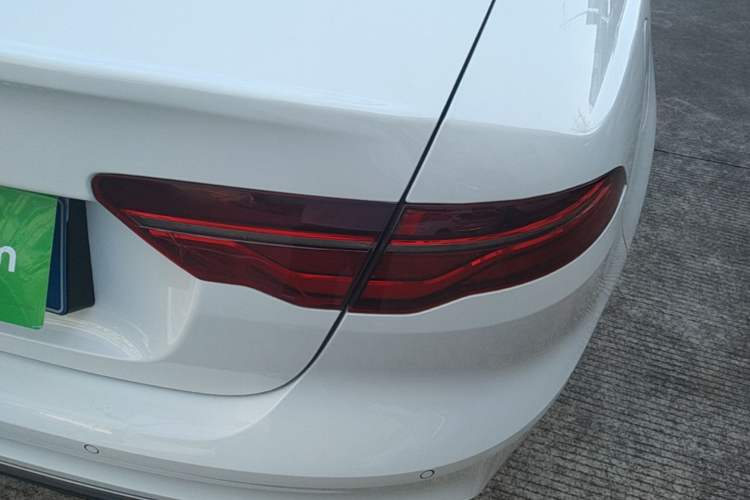 Used Jaguar XEL 2020 2.0T 200 PS S Advanced Elegance Edition Right Rear Taillight