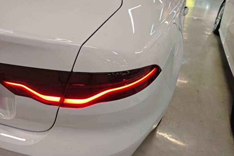 Used Jaguar XEL 2020 2.0T 200PS R-DYNAMIC Youth Sports Edition Right Rear Taillight