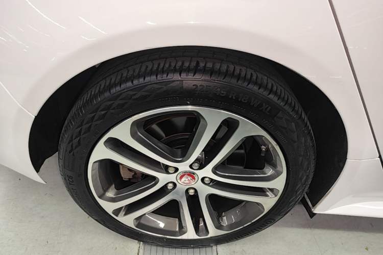 Used Jaguar XEL 2020 2.0T 200 PS R-DYNAMIC S Advanced Sport Edition Right Rear Wheel Hub