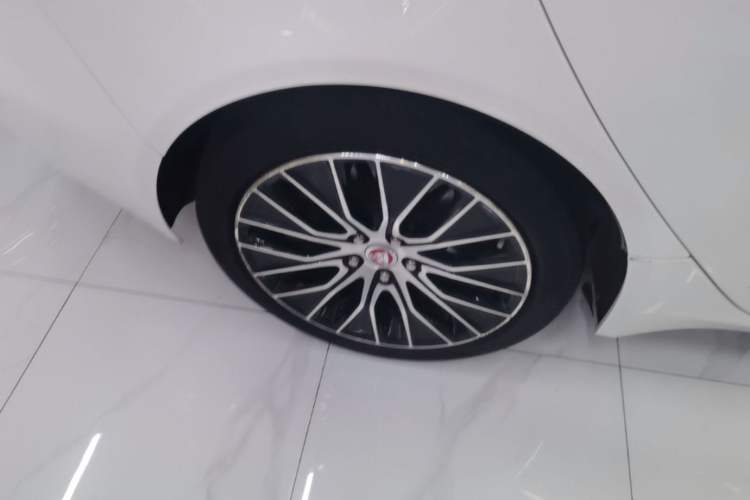 Used Jaguar XEL 2020 2.0T 200 PS S Advanced Elegance Edition Right Rear Wheel Hub