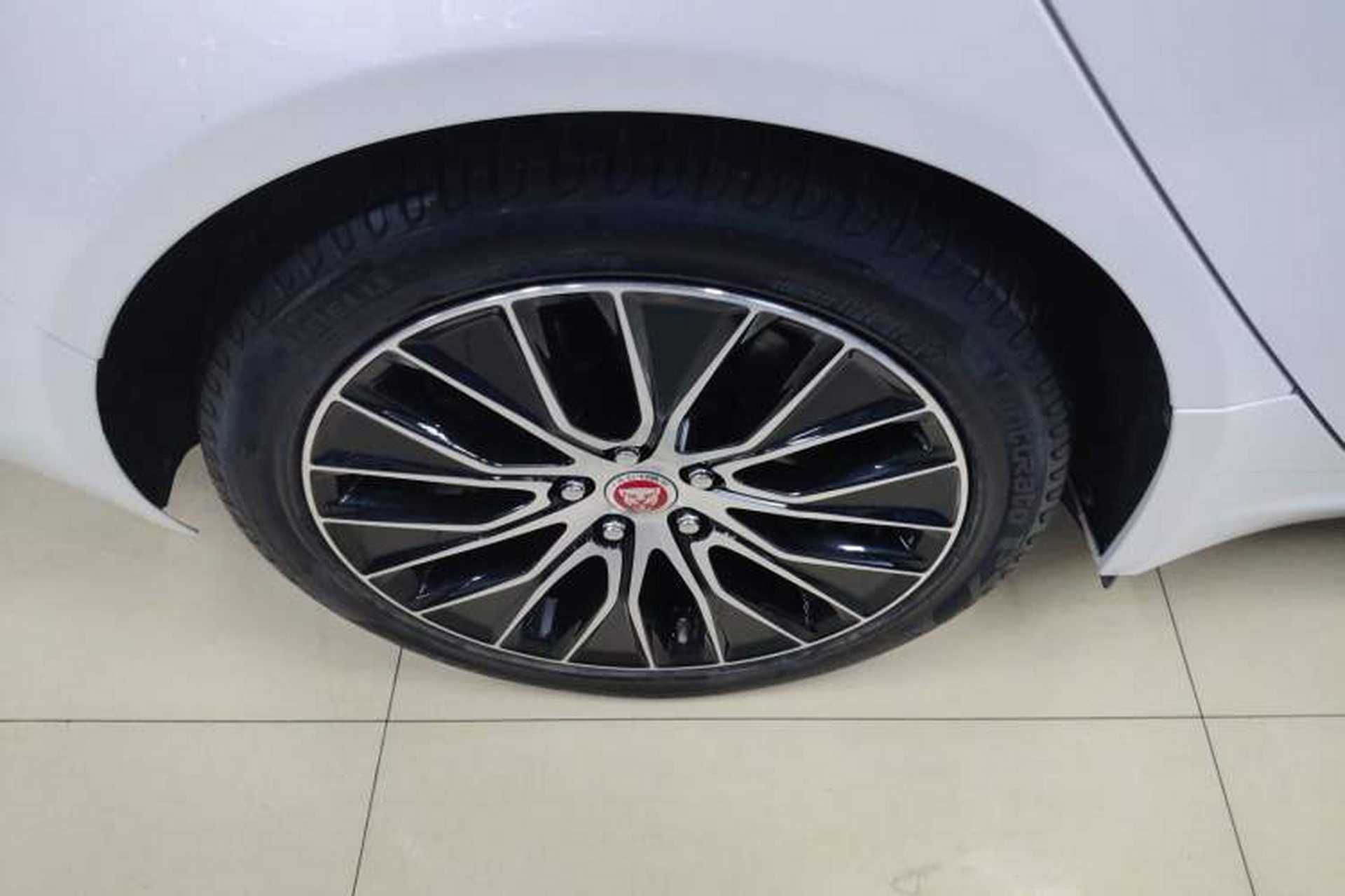Used Jaguar XEL 2020 2.0T 200 PS S Advanced Elegance Edition Right Rear Wheel Hub