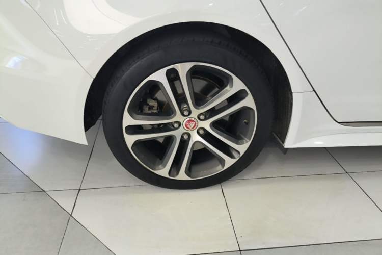 Used Jaguar XEL 2020 2.0T 200 PS R-DYNAMIC S Advanced Sport Edition Right Rear Wheel Hub