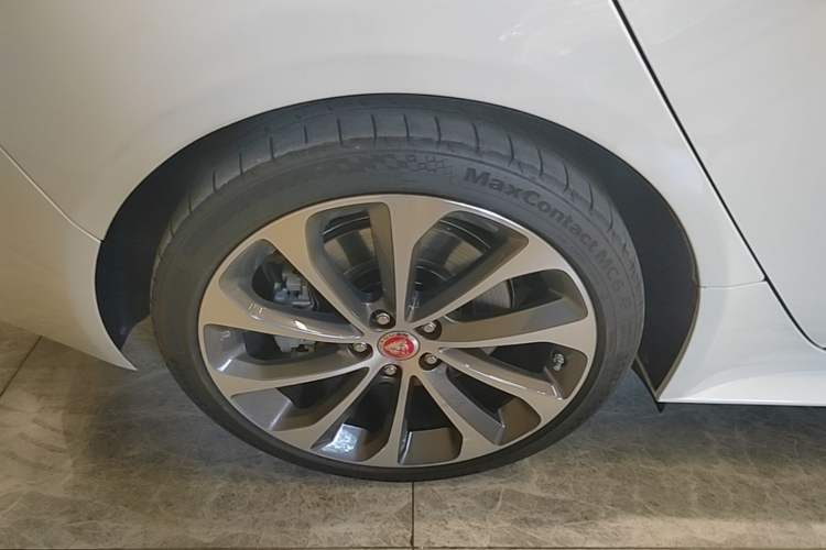 Used Jaguar XEL 2020 2.0T 200 PS R-DYNAMIC S Advanced Sport Edition Right Rear Wheel Hub